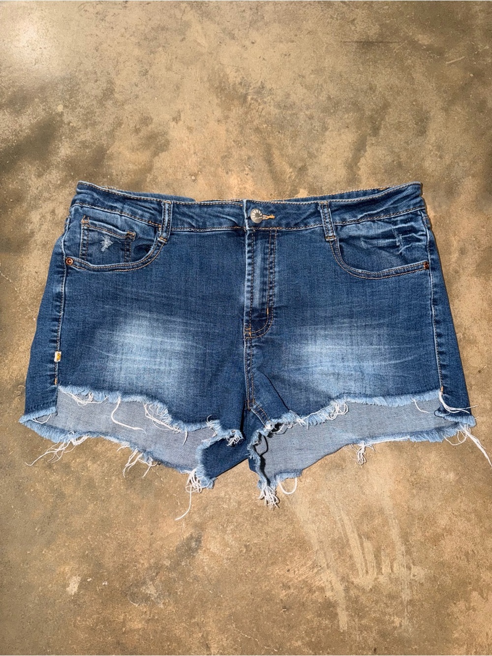 C&C California Pery Raw Hem Denim Medium Wash Shorts Distressed Stretch Size 31